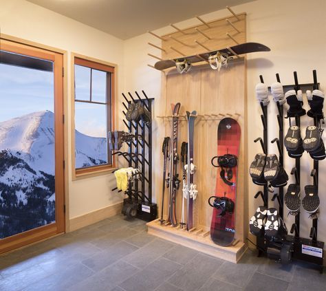 Snow Boots Storage, Ski Gear Storage Ideas, Ski Organization Storage Ideas, Mudroom Ski Storage, Ski Boot Room, Garage Ski Storage, Snowboard Storage Ideas, Ski Mudroom Ideas, Ski Closet