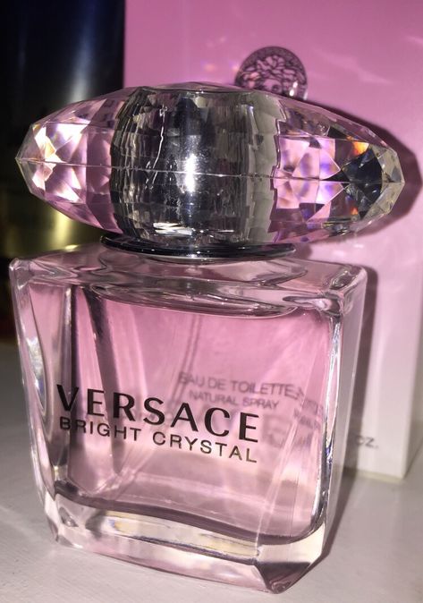 Versace Perfumes, Fragrance Aesthetic, Gucci Perfume, Versace Perfume, Bright Crystal, Versace Bright Crystal, Cute Love Photos, Fragrances Perfume Woman, Perfume Body Spray