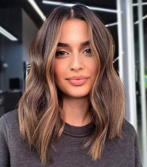 Sombre Hair, Rambut Brunette, Hair Contouring, Short Hair Highlights, Brown Hair Looks, Brown Hair Inspo, Brunette Hair With Highlights, Short Brown Hair, Brunette Balayage Hair