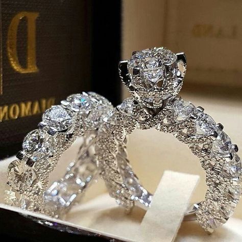 Silver Diamond Wedding Rings, Expensive Wedding Rings, خواتم خطوبة, Big Wedding Rings, Expensive Rings, Desain Buklet, Cute Engagement Rings, Expensive Jewelry Luxury, Diamond Wedding Rings Sets