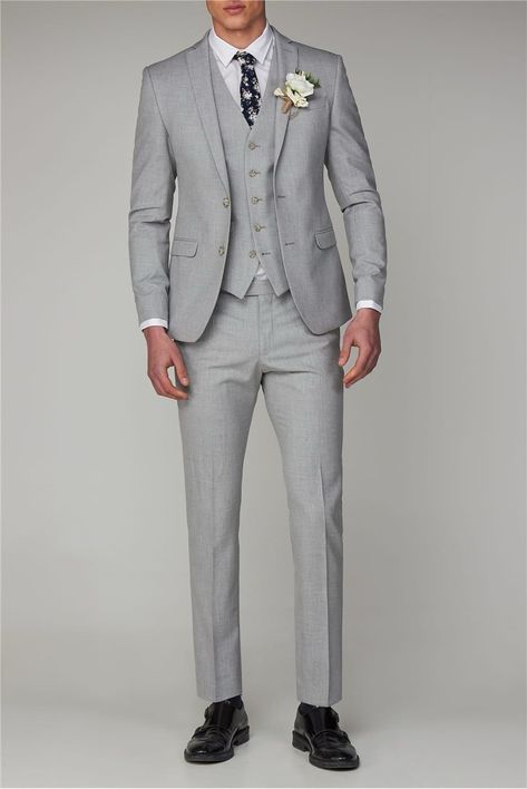 Suit For Summer Wedding, Suit For Groomsmen, Summer Wedding Groom, Groomsman Suits, Wedding Suits Men Grey, Grey Mens Suit, 3 Piece Suit Men, Light Gray Wedding, Grey 3 Piece Suit