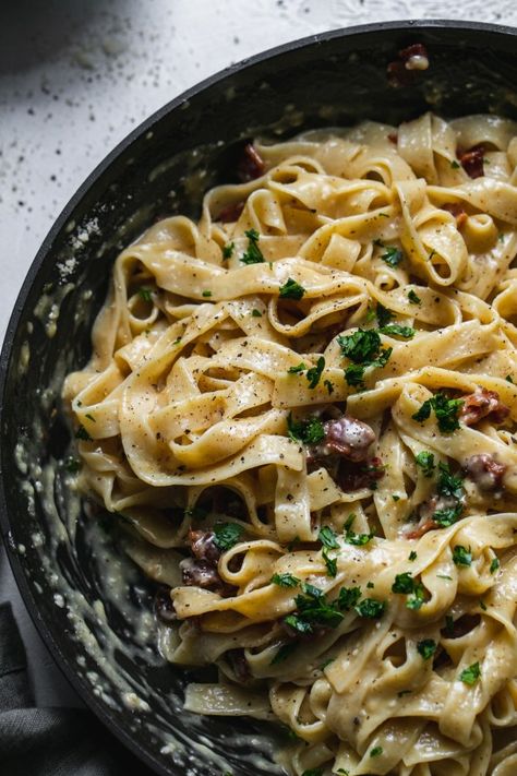 Tagliatelle Carbonara with Crispy Mushrooms is the coziest pasta dish for chillier months! It's unbelievably flavorful, and uses such simple ingredients. The creamy ribbons of tagliatelle pasta get topped with crispy rosemary wild mushrooms - such an amazing combination of flavors and textures! It's the perfect pasta to make when entertaining guests or when you're in need of a comforting meal. #pasta #carbonara #tagliatelle #mushrooms #comfortfood #entertaining Tagletelli Recipe, Tagatellie Pasta Recipes, Pasta Carbonara Aesthetic, Mushrooms Aesthetic, Crispy Mushrooms, Rosemary Mushrooms, Tagliatelle Carbonara, Mushroom Carbonara, Tagliatelle Recipe