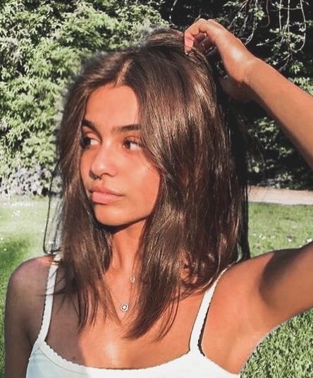 Hair Inspo Mid Length Wavy, Dark Hair Haircut Mid Length, Cute Shortish Haircuts, Shoulder Length Hair No Bangs, Light Brown Shoulder Length Hair, Brunette Shoulder Length Hair, Shortish Haircuts, Brown Mid Length Hair, Brown Hair Cuts