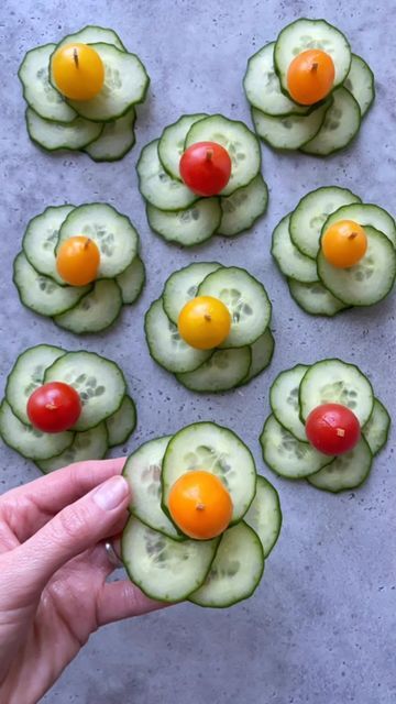 Chacuterie Board, Tomato And Onion Salad, Spring Tea Party, Decorating Food, Christmas Tea Party, Carrot Flowers, Onion Salad, Homemade Birthday, Spring Tea