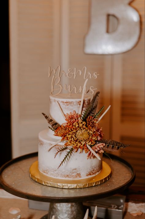 Boho Western Dessert Table, Wedding Cakes Boho Rustic, Simple Western Wedding Centerpieces, Western Wedding Cupcakes, Small Western Wedding Cakes, Western Wedding Cakes Rustic, Simple Western Wedding Cake, Boho Western Wedding Cake, Western Vow Renewal