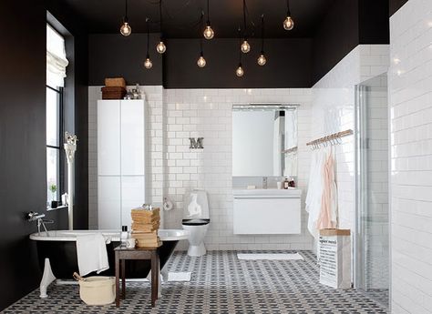 via Johan Kalen photography Black Ceilings, Color Bathroom Design, Trendy Bathroom Tiles, Dark Ceiling, Bathroom Design Black, Black White Bathrooms, White Bathroom Designs, White Subway Tiles, Elegant Interior Design