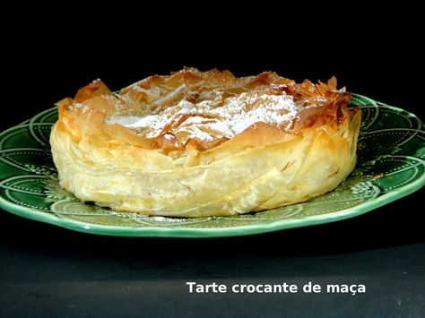 Tarte crocante de maça Baking Secrets, Sweets Cake, Brazilian Food, Kitchen Stuff, Cake Desserts, Tart, Biscuits, Jam, Food And Drink