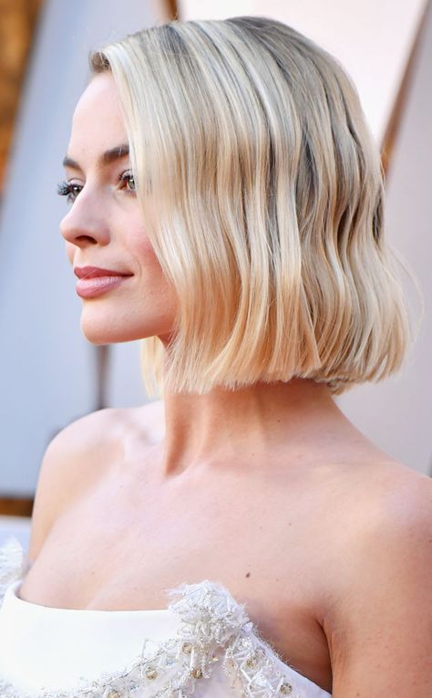 Margot Robbie from Oscars 2018: Best Beauty From the Red Carpet Margot Robbie Hair, Androgynous Haircut, Tonya Harding, Short Hair Waves, Androgynous Hair, Red Carpet Hair, Medium Short Hair, Latest Short Hairstyles, Cut Her Hair