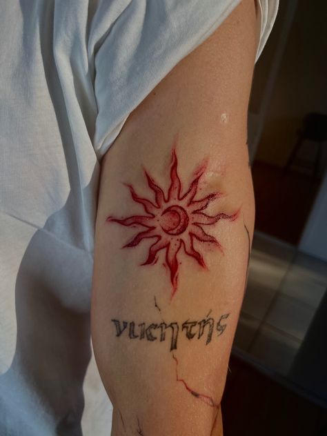 Sick Thigh Tattoos, Anime Sun Tattoo, Big Forearm Tattoo Men, Tattoos About Dreaming, Cool Memorial Tattoos, Red On Black Tattoo, Sun Tattoos Simple, Honduran Tattoos, Freeform Tattoo