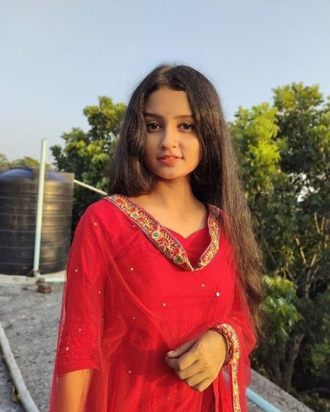 Village Girls Dp, Flag Images, Pakistani Women Dresses, Cute Celebrity Couples, Tik Tak, Couple Hands, Logo Design Video, Village Girl, Indian Village