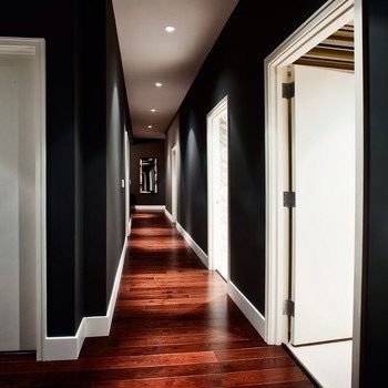 Love the dark walls with white doors Black Hallway, Hallway Paint, Long Hallway, Dark Walls, White Doors, White Ceiling, Style At Home, Living Room Paint, Black Walls