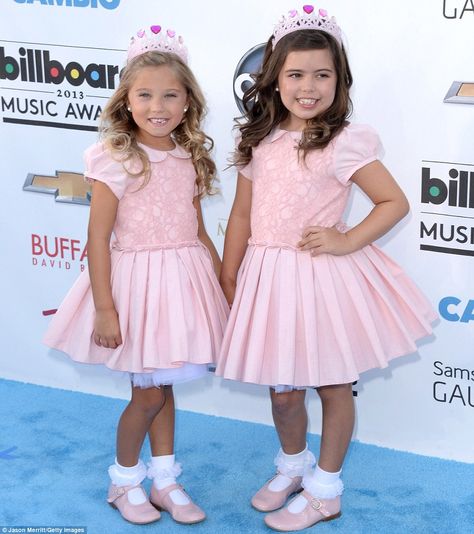 Sofia Grace, Billboard Music Awards Red Carpet, Sophia Grace, Big Sisters, Pink Cadillac, Ballerina Girl, Billboard Music, Sopot, Blue Carpet