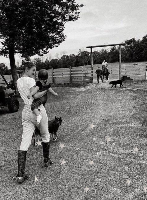 Rich Farm Aesthetic, Gigi Hadid And Zayn, Farm Wife, Farmer Wife, Foto Baby, Future Mom, Future Lifestyle, Cute Family, Family Goals