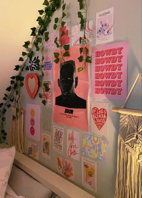 Pink Floral Room Aesthetic, Dorm Room Ideas Brown, Tyler The Creator Room Decor, Brown Dorm Room Ideas, Brown Dorm Room, Dorm Room Inspo Aesthetic, Hippie Room Aesthetic, Coconut Girl Room, Aesthetic Vines