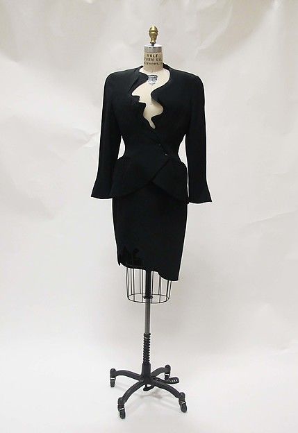 Thierry Mugler | Suit | French | The Met Vintage Mugler Suit, Schiaparelli Jacket, Mugler Suit, Mugler 90s, Suit Design, Costume Institute, Thierry Mugler, Women's Handbags, Historical Fashion