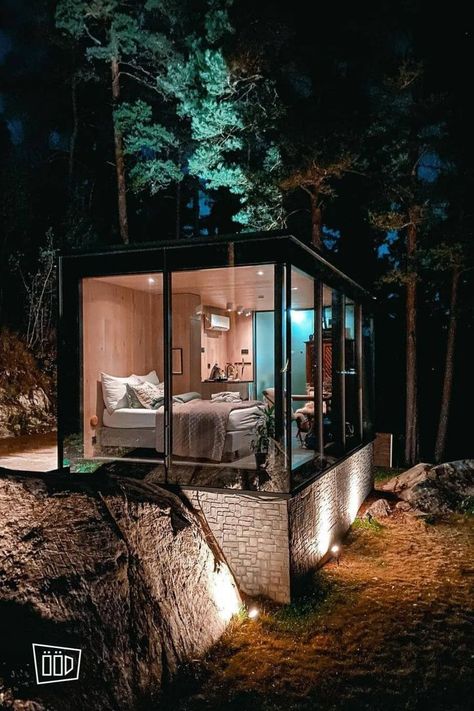 WonderInn Mirrored Glass Cabin - ÖÖD Mirror House cabin with panoramic views only 25 minutes from Oslo. #mirrorhouse #hotel #airbnb #glasshouse #hospitality #hotels #houses #nature #sauna #oodhouse #oodhouses #oodhotels Glass Cabin, Pod House, Airbnb House, House Design Trends, Mirror House, House Cabin, Container House Plans, Container House Design, Bungalow House Design