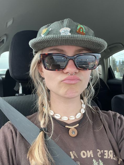 Car Outfits Women, Car Journey Outfit, Flat Rimmed Hat Outfit, Salted Granola Jewelry, Granola Accessories, Granola Car Aesthetic, Granola Girl Haircut, Granola Girl Accessories, Flat Bill Hat Outfit