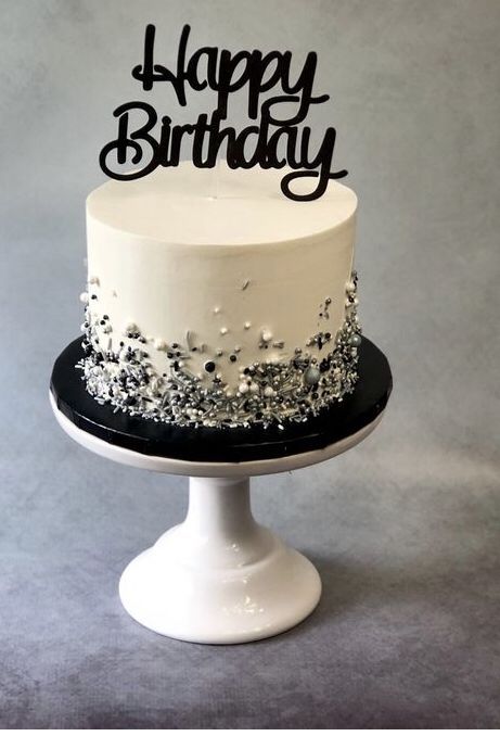 22 Year Birthday Cake, Black White And Silver Cake Ideas, Small White Birthday Cake, Black And White 40th Birthday Cake, Black And White 18th Birthday Cake, Black White Cake Design, Black And White Cakes Birthday, Cake For 12 Year Boy, Black And Silver Cake For Men