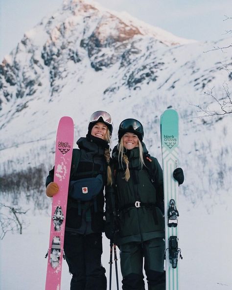 Come ski with me in April girls! My first ever trip I’m hosting will be a special one and I can’t wait to get to ski with you. We will… | Instagram Utah Ski Trip, Snowboarding Pics, Girls Ski Trip, Ski Trip Aesthetic, Ski Fits, Cute Cabins, Ski Aesthetic, Utah Skiing, Ski Bunnies