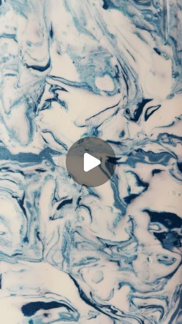 Cassie Bridgforth on Instagram: "Marbled buttercream! 

- Start with a white base, then gently swirl in a color (or two) for contrast. Don’t overmix! Just move the color through your white buttercream. 

- Press the buttercream onto your cake. Don’t swipe it, just press and leave it alone. 

- Place your cake in the freezer for about 20min, or the fridge for an hour. Get it really cold!

- Scrape off the very exterior layer of buttercream, and you’ll unearth some really incredible marble swirls. 

Let me know if you try it! 

#caketutorials #marbledbuttercream #buttercreamtutorials" Buttercream Marble Effect, Marble Buttercream Cake, Marbled Buttercream, Marble Buttercream, Brush Embroidery Cake, Brush Embroidery, Decorator Frosting, Frosting Techniques, Cupcake Decorating Tips