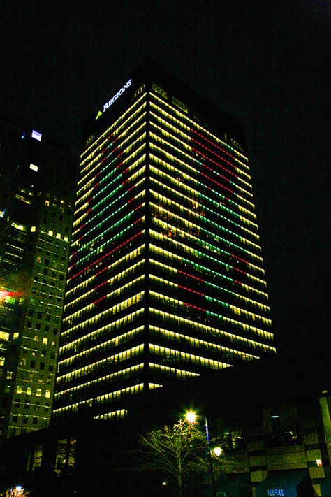 Regions Center, Birmingham, Alabama, Christmas Lights. When I was a kid it just wasn't Christmas until I saw this!! Alabama Aesthetic, Birmingham Christmas, Regions Bank, Alabama Birmingham, Gadsden Alabama, Alabama Christmas, Christmas In America, Endless Night, Christmas Light Displays