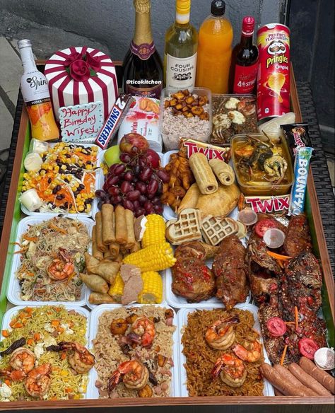 Food Basket Ideas Meals, Small Chops Package Ideas, Nigeria Picnic Ideas, Nigerian Picnic, Birthday Food Platter, Food Time Table For Nigerian Family, Food Time Table Nigerian, Nigerian Food Tray Ideas, Nigerian Picnic Food Ideas