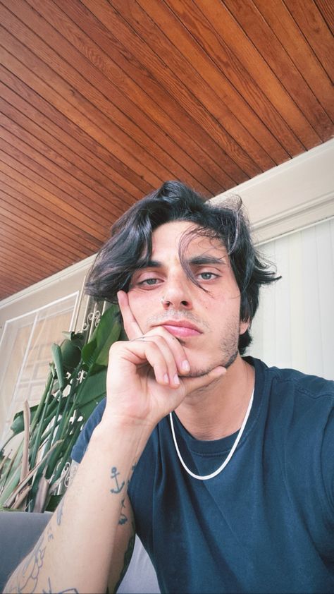 Samuel Larson, Dark Skin Light Hair, Samuel Larsen, Espresso Hair Color, Skins Characters, Hair Color Chocolate, Chocolate Hair, Brunette Models, Character Inspo