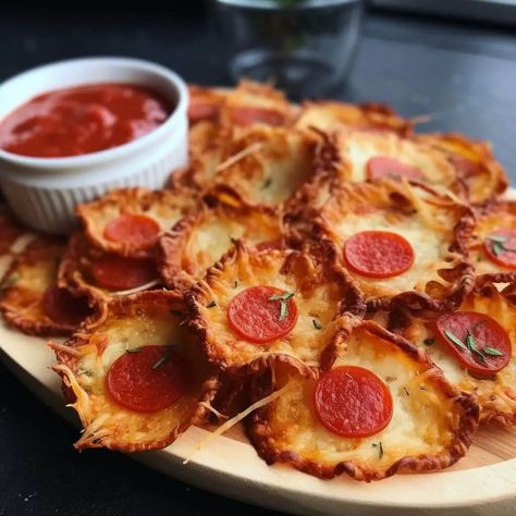 Pizza Chips Recipe - Life with Susan Pizza Chips, Crispy Flatbread, Seafood Mac And Cheese, Pizza Crust Dough, Cheesy Pizza, Keylime Pie Recipe, Cranberry Cheese, Pizza Flavors, Pizza Bites