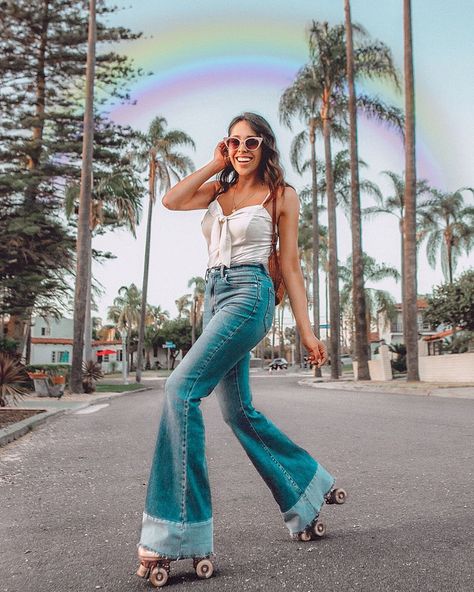 Francesca on Instagram: “Always living for those magical moments! Skating makes me feel like I’m little Frank again ❤️✨ happy Sunday skate fam #rollerskates…” 70s Outfits Women, Women Template, Outfits 70s, Groovy 70s, Fashion 70s, 70s Inspired Fashion, 70s Outfits, Yellow Shirt, Amazing Fashion