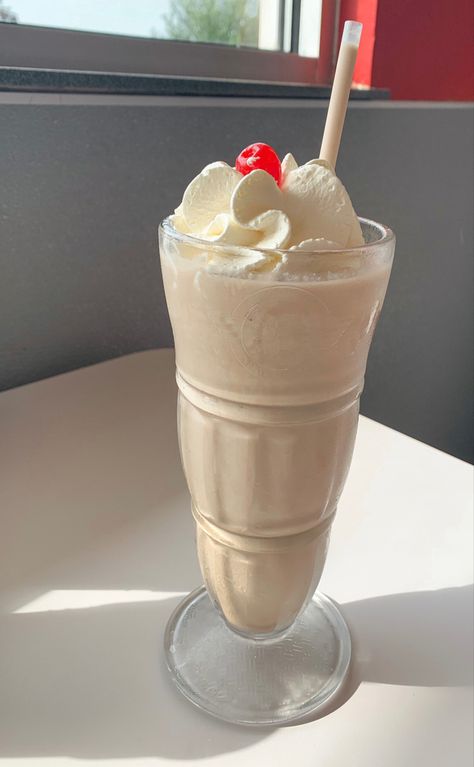 Milkshake with cherry and whip cream at Steak and Shake Big Milkshakes, Vanilla Milkshake Aesthetic, Milk Shake Aesthetic, Aesthetic Milkshake, Milkshake Aesthetic, Summer Beverages, Ice Cream Shake, Coffee Milkshake, Vanilla Milkshake