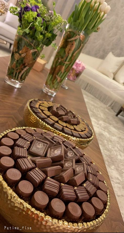 Eid Sweets Table, Eid Mubarak Food, Eid Snaps, Eid Chocolates, Eid Sweets, Chocolate Box Packaging, Eid Day, Eid Food, Happy Food