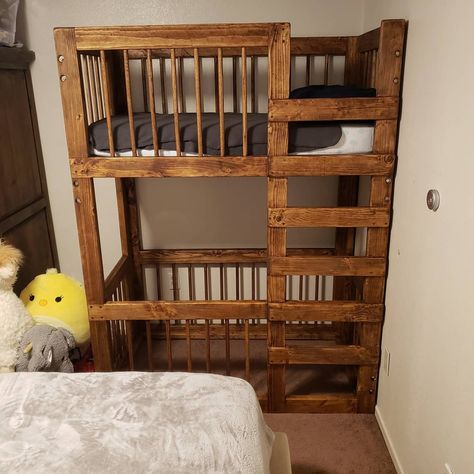 Bunk Bed Decor, Bunk Bed Crib, Toddler Bunk Beds, Bed Crib, Bunk Bed Plans, Diy Bunk Bed, House Bunk Bed, Best Crib, Kids Bedroom Inspiration