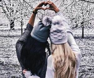 Bear Photoshoot, Bff Photos, Winter Picture, Friends Photoshoot, Winter Shoot, Winter Friends, Snow Photoshoot, Trendy Photography, Sisters Photoshoot