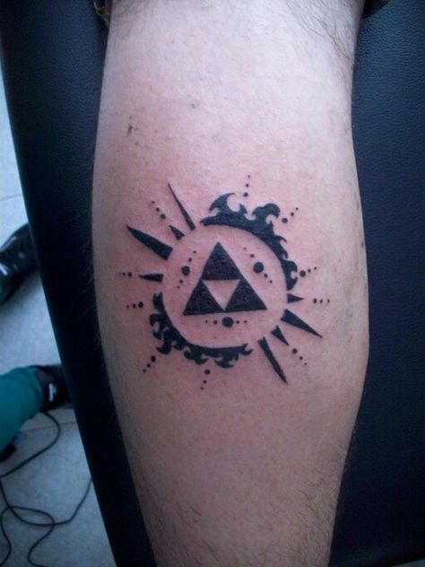 Legend of Zelda tattoo. One of my faves Triforce Tattoo, Triforce Design, Kingdom Hearts Tattoo, Nintendo Tattoo, Zelda Tattoo, Gamer Tattoos, Zelda Triforce, Sibling Tattoos, Gaming Tattoo