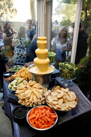 nacho cheese fondue anyone? from a wedding coordinated by Pop The Champagne Events http://popthechampagneevents.com/ Nacho Cheese Fountain, Chocolate Fondue Bar, Cheese Fountain, Chocolate Fountain Bar, Chocolate Fountain Recipes, Fondue Fountain, Nacho Bar, Fondue Party, Reception Food