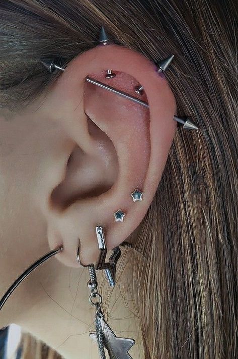 Spikey Ear Piercings, Spiky Nose Piercing, Ear Spikes Piercing, Spike Ear Piercing, Cool Piercing Ideas, Spiky Earrings, Small Piercings, Spike Piercing, Cool Piercing