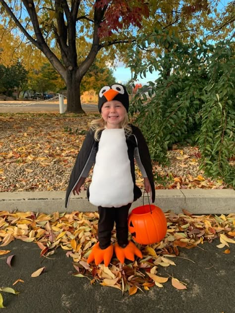 Diy Penguin Costume, Penguin Halloween Costume, Penguin Patterns, Penguin Costume, Diy Home Garden, Batman Cosplay, Penguin Pattern, Penguin Love, Diy Toddler