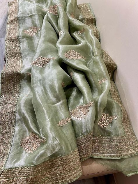 Kalki tissue sareeorganza saree beautiful sari Tissue Khadadupatta, Tissue Dupatta Designs, Zardozi Saree, Tissue Organza Saree, Dupatta Ideas, Saree Beautiful, Indian Sari Dress, Zardozi Work, Gotta Work