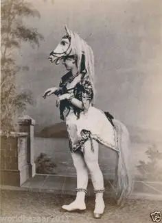 Victorian era circus performances facts: acts, costumes Vintage Circus Costume, Horse Woman, Burlesque Dance, Cirque Vintage, Victorian Horse, Horse Costume, Sideshow Freaks, Trick Riding, Circus Sideshow