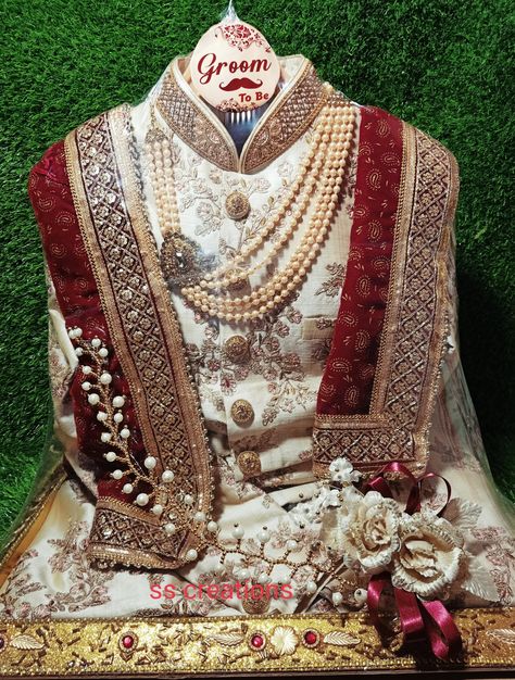 Sherwani Packing Ideas Wedding, Groom Dress Packing Ideas, Sherwani Packing Ideas, Groom Dress Packing Ideas Wedding, Trousseau Packing For Groom, Dress Packing Ideas, Wedding Taals, Wedding Packings, Twinkle Wedding