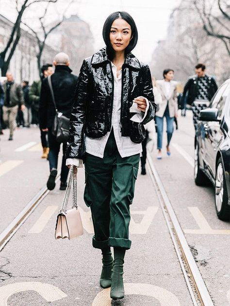 Fashion People Can't Stop Wearing This Challenging Trend Women Collage, Mfw Street Style, Yoyo Cao, Giovanna Battaglia, Anna Dello Russo, Collage Vintage, Estilo Chic, Cooler Look, Looks Street Style