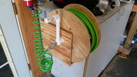 Air hose reel I made from a cable spool, 1" PVC and scrap plywood Caulk Storage, Air Compressor Tank, Air Hose Reel, Woodworking Plans Patterns, Workspace Storage, Cable Spool, Hose Hanger, Workbench Plans Diy, Hose Storage