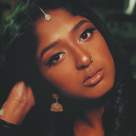 birth year: 2001 | birthplace: canada | ethnicity: sri lankan tamil Sri Lankan Makeup, Tamil Makeup Look, Dark Skin Tamil Women, Sri Lankan Aesthetic, Dark Skin Indian Woman, Indian Brown Skin, Sri Lankan Girl, Tamil Women, Tamil Aesthetic