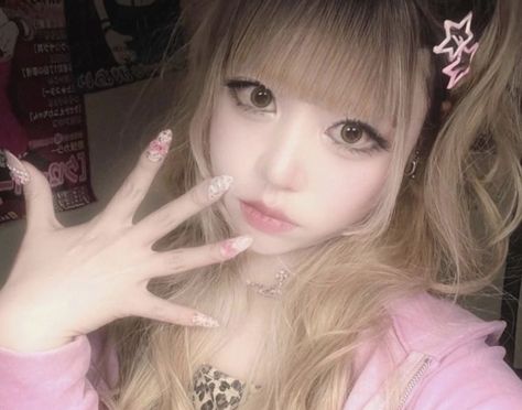 Gyaru Aesthetic Pink, Gyaru Names Ideas, Hime Gyaru Pfp, Gyaru Aesthetic, Agejo Gyaru, Gyaru Makeup, Hime Gyaru, 일본 패션, Gyaru Fashion