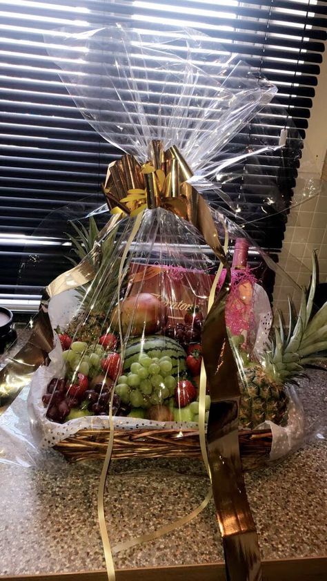 Fruit Basket Ideas Gift Diy, Fruit Hampers Baskets Gift Ideas, Gift Hampers Packaging Basket Ideas, Fruit Basket Decoration, Fruit Basket Ideas Gift, Fruits Hamper, Handmade Hamper, Food Hamper, Fruit Hampers