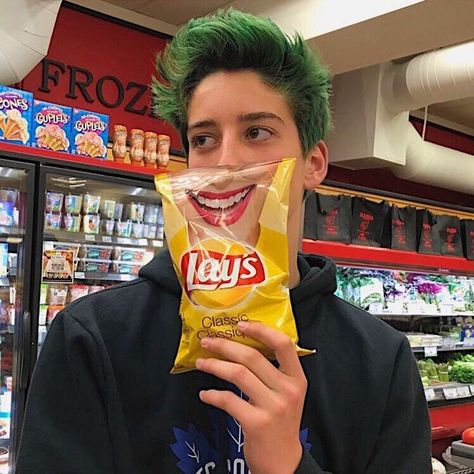 Film Zombie, Milo Manheim, Disney Channel Movies, Love Milo, Cute Zombie, Meg Donnelly, Zombie Disney, Zombie Party, Zombie Movies