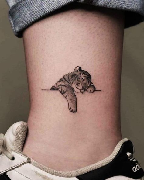 50+ Animal Tattoos That Will Inspire You To Get Inked - Lovely Animals World Graphic Jewelry, Powerful Tattoo, Tattoo Jewelry, Tattoo Tiger, 16 Tattoo, Tattoo Diy, Tattoo Animal, Tattoo Wrist, Meaningful Tattoos For Women