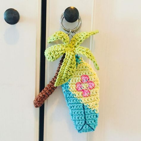 Alex from Vienna on Instagram: “Surfer Stuff for my Surfergirl 🏄‍♀️ #crochet #crocheting #crochetlove #crochetaddict #crochetastherapy #craftastherapy #crochetgirlgang…” Beach Crochet Decor, Surf Crochet, Beach Crochet, Crochet Inspo, Crochet Girls, Surfer Girl, Crochet Art, Girl Gang, Crochet Ideas