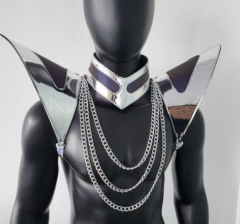 Space Fashion Futuristic, Medieval Fantasy Clothing, Futuristic Accessories, Purim Costumes, Space Fashion, Female Armor, Interesting Outfits, Futuristic Fashion, Album Design