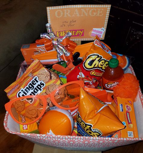 Color Party Basket Ideas For Adults, Orange Birthday Basket, Orange Color Gift Basket Ideas, Orange Themed Snack Basket, Rainbow Picnic Orange Food Ideas, Orange Food Basket, Color Themed Party Basket Orange, Color Theme Party Basket Orange, Basket Color Party